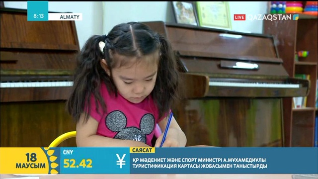 Солақай баланы оң қолға үйрету керек пе?