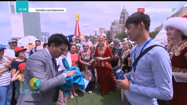 Ұлттық арна журналистері Қымбат Досжан мен Жансерік Бейсеев этноауылдағы халықпен телевизиялық викторина өткізді