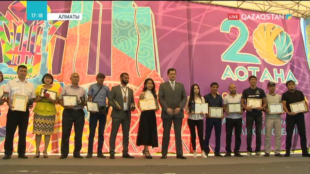 Алматыда елорда күніне орай құрақ көрпе тігу акциясы ұйымдастырылды