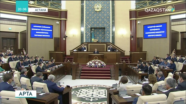 Нұрсұлтан Назарбаев Парламенттің кезекті сессиясын ашты