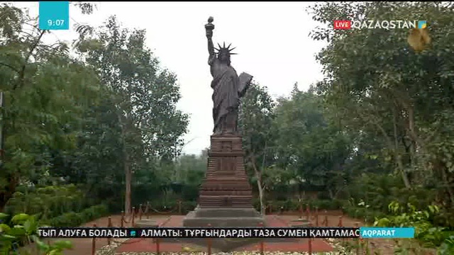 Үндістанда әлемнің жеті кереметінің темір көшірмелері жасалды