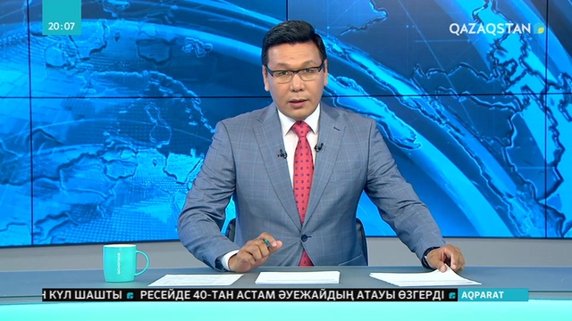 Қасым-Жомарт Тоқаев пен Дональд Туск «АЛЖИР» мемориалды-музей кешеніндегі ескерткіш тақтаға гүл шоғын қойды