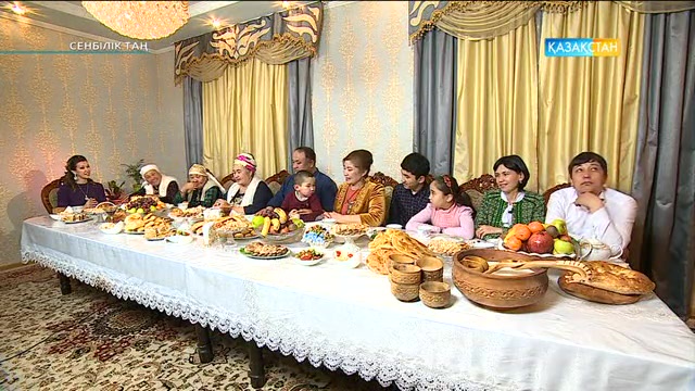 Сенбілік таң - Айтыскер ақын Маржан Есжанованың отбасы (Толық нұсқа)