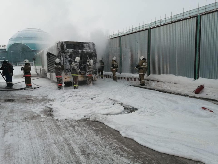 Елорда әуежайының маңында автобус өртенді