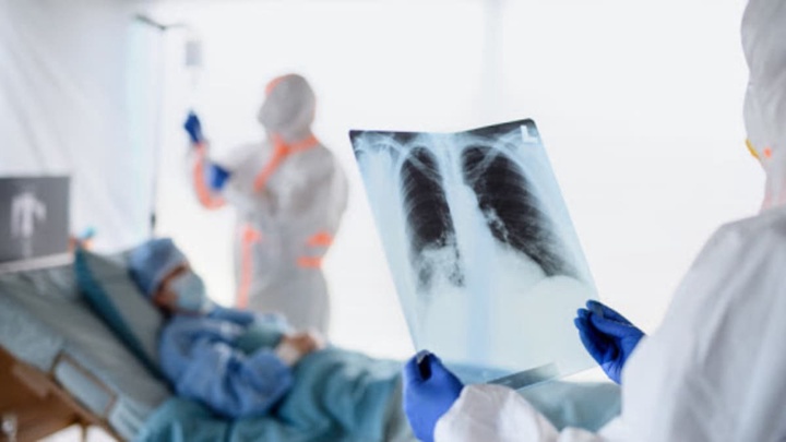 Қазақстанда бір күнде екі адам КВИ белгісі бар пневмониядан көз жұмды