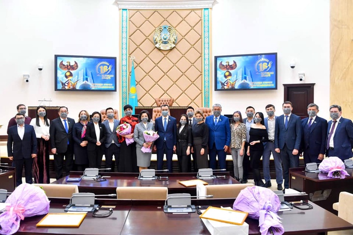 Қымбат Досжан ТМД Парламентаралық Ассамблеясының  төсбелгісіне ие болды