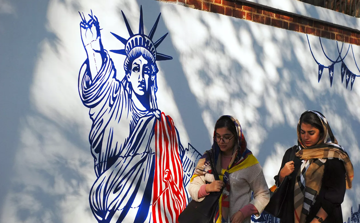 Иранда парламент сайлауы басталды