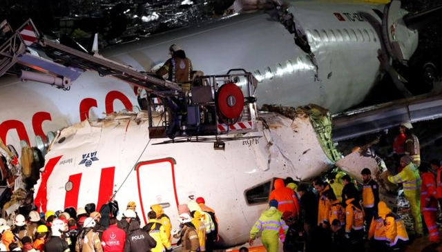 Стамбұлда ұшақ дұрыс қонбай, 3 адам қаза тапты