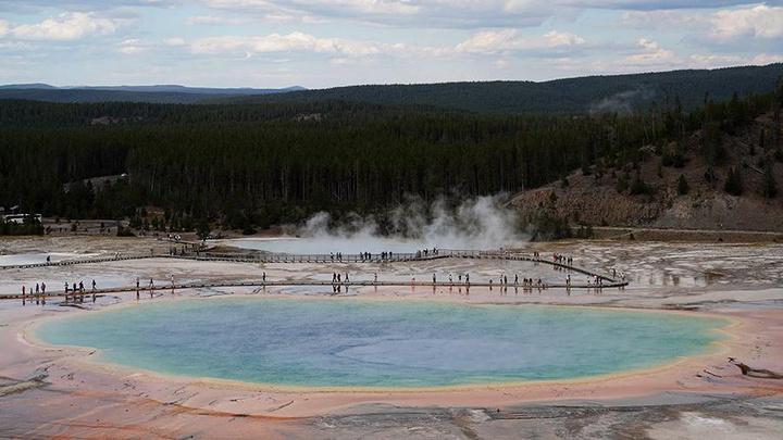 Саябаққа заңсыз кірген АҚШ тұрғыны ыстық қайнарға құлап күйіп қалды