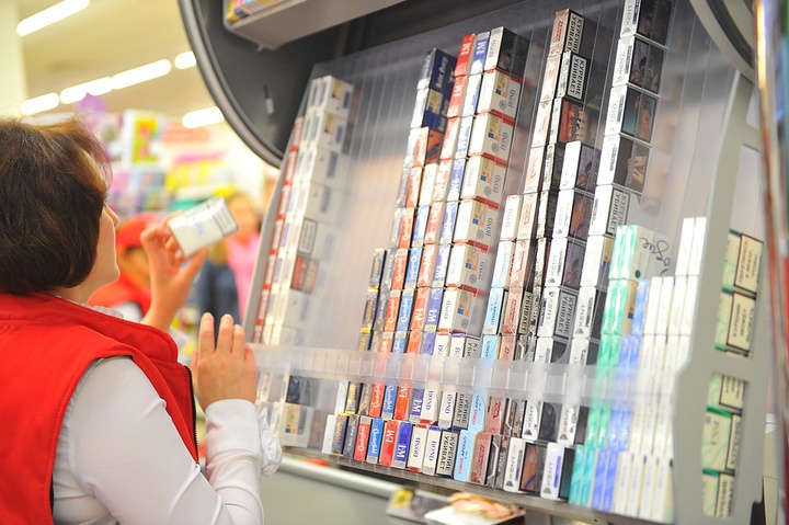 Қазақстандықтар темекі немесе алкоголь өнімдерін сатып алғанда құжат көрсетуге міндетті