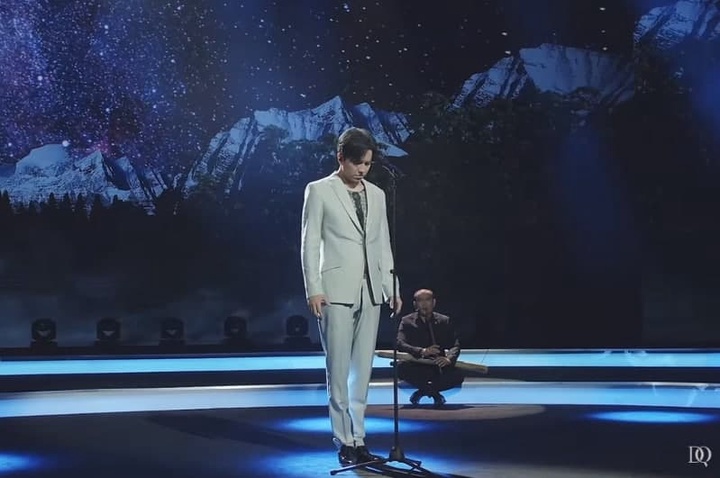 Димаш Құдайберген АҚШ президентін ұлықтау апталығының ашылуында халық әнін орындады