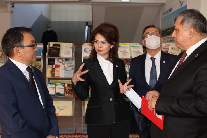 Аида Балаева БҚО-да зиялы қауым өкілдері және қоғамдық кеңес мүшелерімен кездесулер өткізді