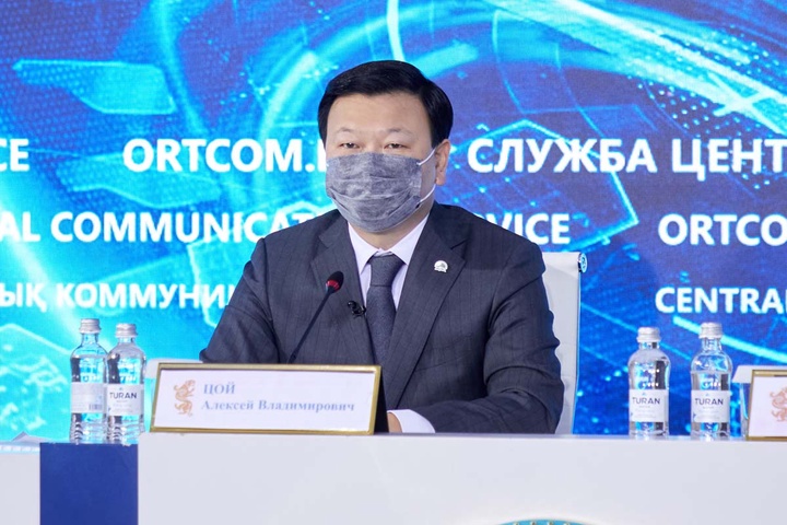 Алексей Цой тек қазақстандық вакцинаны салдыратынын айтты
