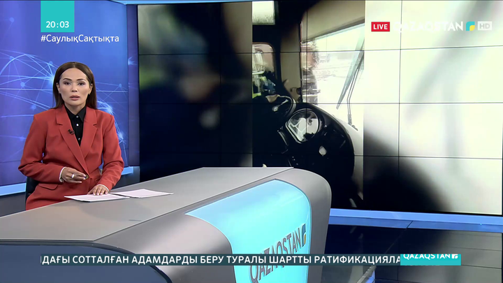 Семейде көлік апатынан 11 адам зардап шекті