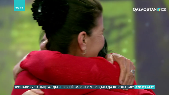 «Қымбат жандар» бағдарламасында 32 жыл көріспеген құрбылар қауышты