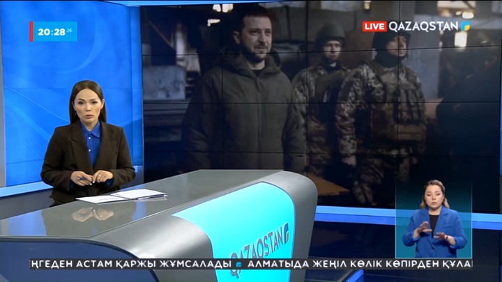 Украина президенті Владимир Зеленский кескілескен шайқас жүріп жатқан Бахмутқа барды