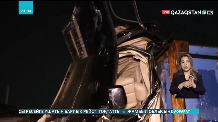 Алматыда қымбат көлік мінген 4 жасөспірім жол апатына ұшырады