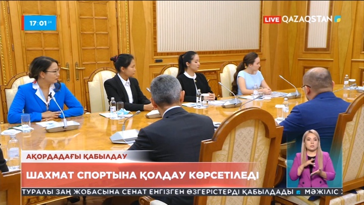 Президент шахматтан Қазақстан әйелдер құрамасының мүшелерімен кездесті