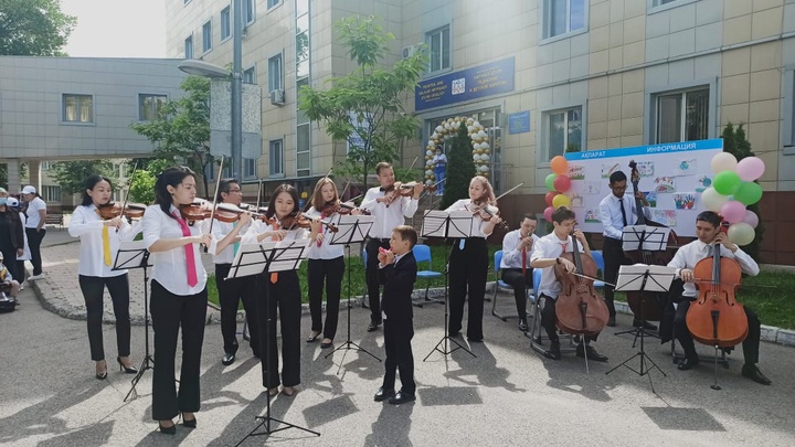 Алматыда қатерлі дертке және сирек кездесетін ауруларға шалдыққан балалар үшін мерекелік шара ұйымдастырылды