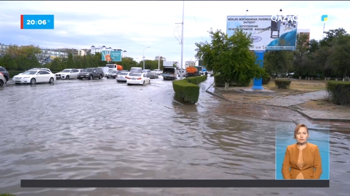 Маңғыстауда нөсер салдарынан көшелерді су басып, жарық сөнді