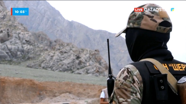Тәжікстан жауынгерлері Қырғызстан шекарашыларына оқ жаудырды