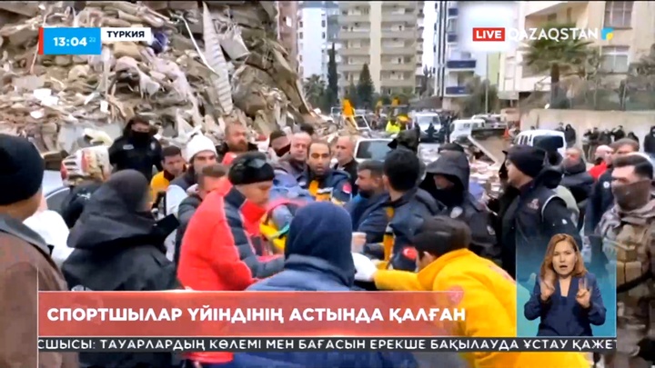 Түркияда спортшылар үйіндінің астында қалған