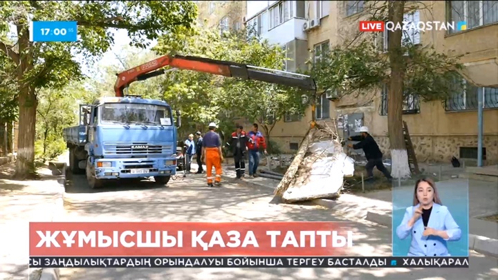 Ақтауда көпқабатты тұрғын үй кіреберісінің маңдайшасы опырылып, 1 адам көз жұмды