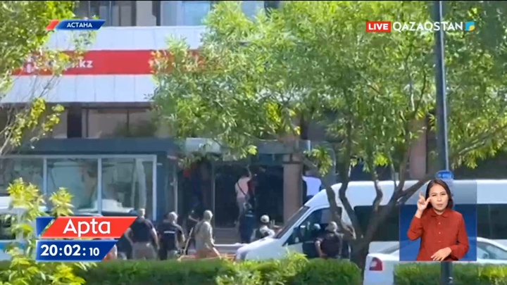 Бүгін Kaspi банктің Астанадағы бөлімшесіне қарулы адам шабуыл жасады