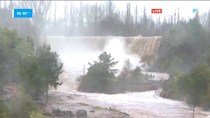 Чилиде толассыз жауын салдарынан жүздеген адам баспанасынан айрылды