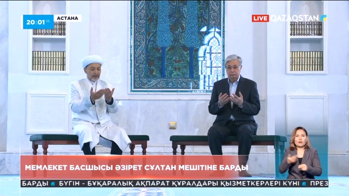 Мемлекет басшысы Әзірет Сұлтан мешітіне барып, құрбандық шалды