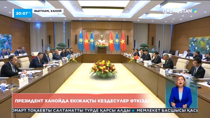 Мемлекет басшысы Вьетнам Премьер-министрімен де кездесті