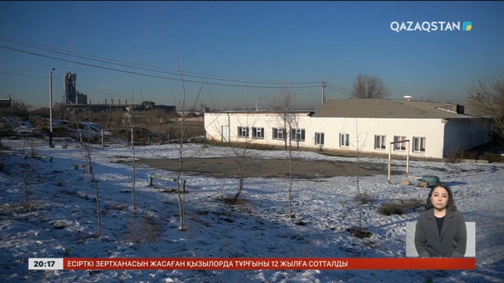 Шымкентте ескі мектеп қираған өндіріс орындарының ортасында қалды