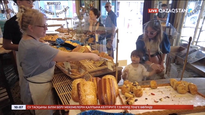 Париждегі наубайханалардың бірі «олимпиада нанын» пісіреді