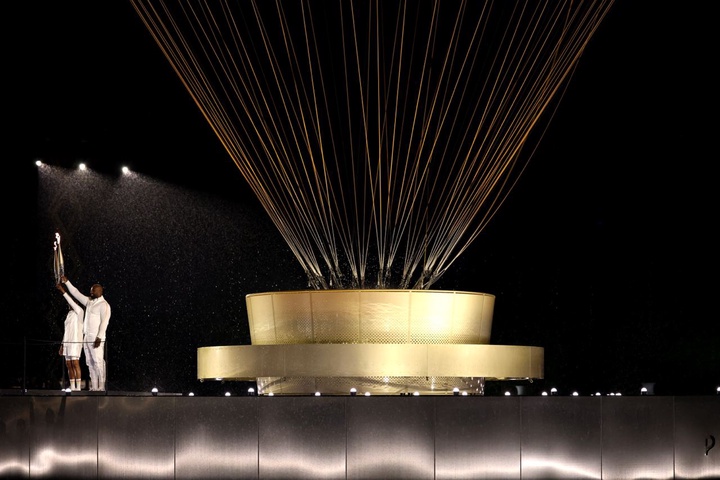 Париж Олимпиадасының алауы тұтанды