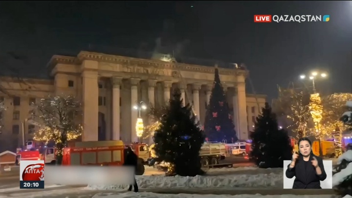 Алматыдағы Қазақ-британ теникалық университеті орналасқан ғимараттың төбесінде өрт шықты