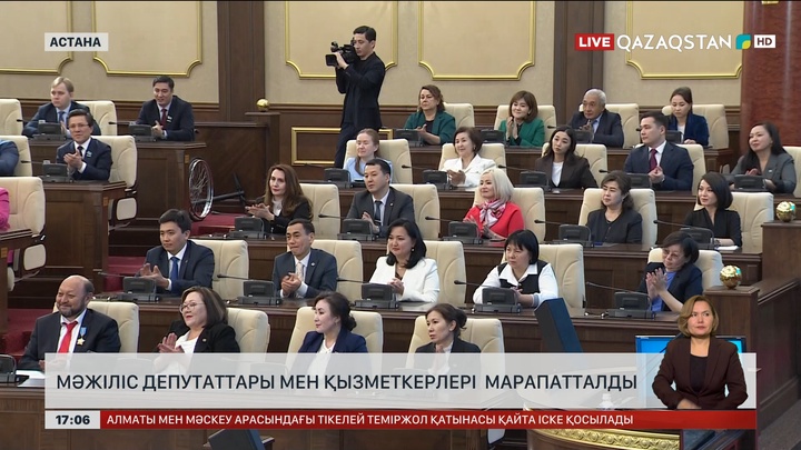 Республика күні: Депутаттар марапатталды