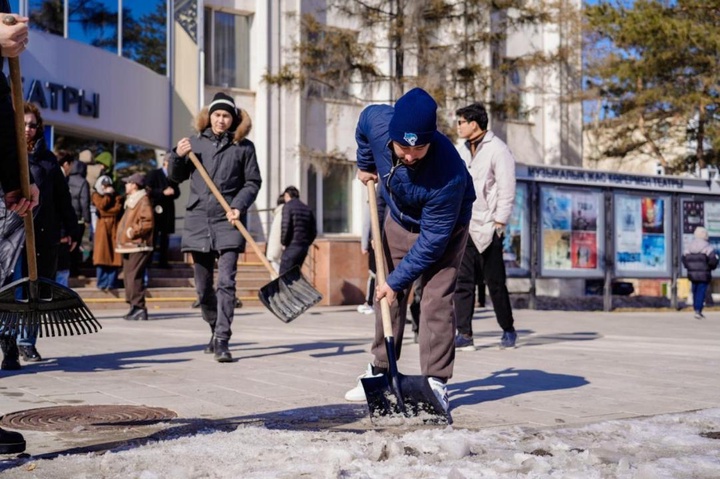 Астанада спортшылар тазалық жұмысын жүргізді
