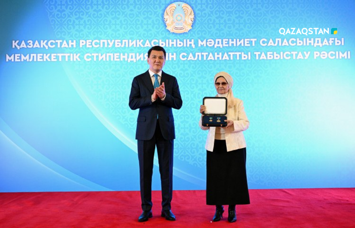 «Халық қаһарманы» Бауыржан Момышұлының туыстарына Алтын жұлдыз бен «Отан» ордені табысталды