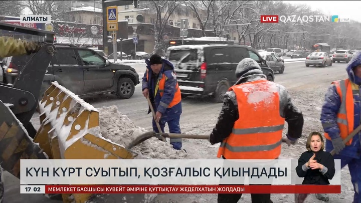 Алматыда қардың кесірінен көлік қозғалысы қиындады