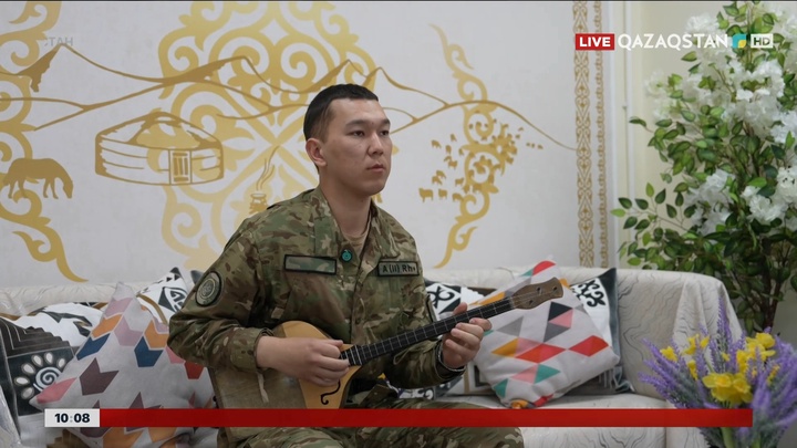 Ұлттық ұланда 11 түрлі аспапты меңгерген сарбаз борышын өтеуде