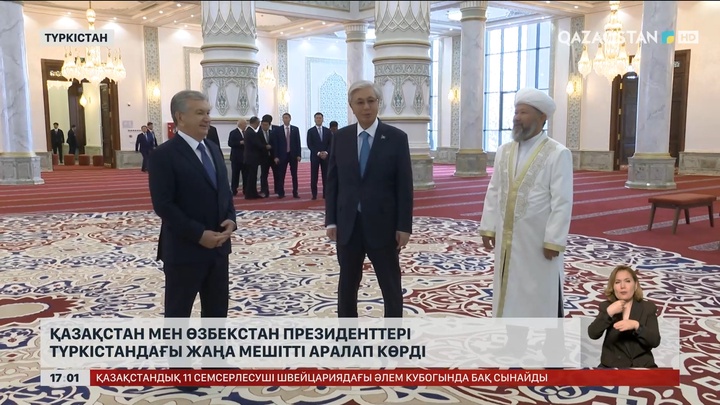 Қазақстан мен Өзбекстан президенттері Түркістандағы жаңа мешітті көрді