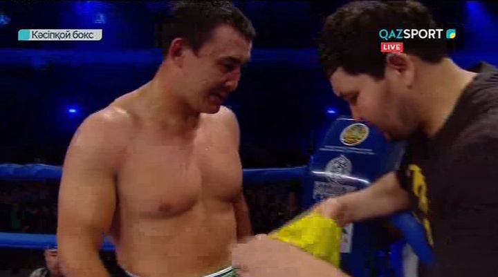 Ауыр салмақта өнер көрсететін Руслан Мырсатаев уақытысынан бұрын жеңіске жетті