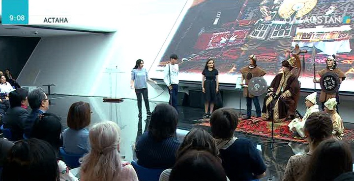 Үш ай бойы Астанадағы Елбасы кітапханасында еңбек еткен еріктілер марапатталды