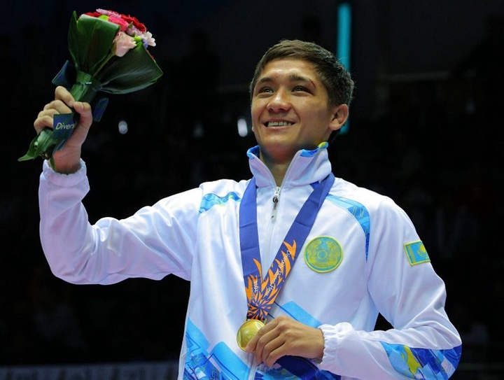 Ертеңгі «Таңшолпанда». Әуесқой боксшы Ілияс Сүлейменов Қанат Исламның алдағы жекпе-жегінен не күтеді?