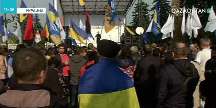 Украина Жоғарғы Радасы шерушілердің талаптары жартылай орындады