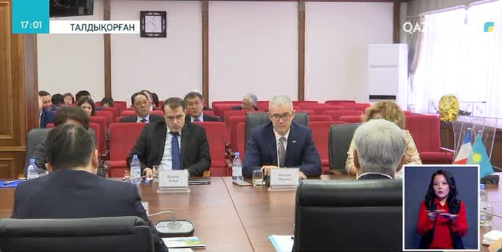 Францияның Қазақстандағы елшісі Алматы облысының басшысымен кездесті