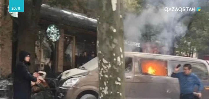Шанхайда жол апатынан 18 адам зардап шекті