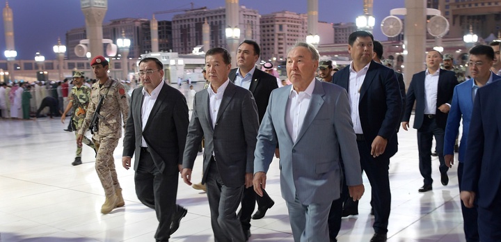 Мемлекет басышысы Медина қаласындағы Мұхаммед Пайғамбар мешітіне барып намаз оқыды