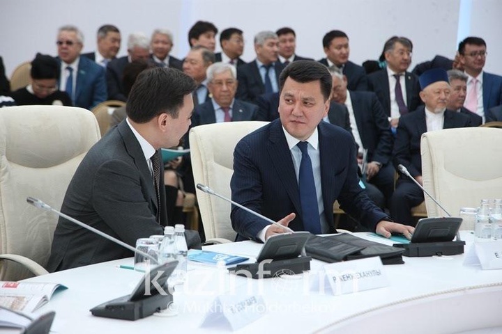 Ерлан Қарин: «Қазақ тіліндегі 100 жаңа оқулық» жобасы - Тәуелсіздік жылдары қалыптасқан интеллектуалды әлеуетімізді көрсетеді