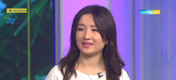 Өте сексуалды киімдегі қыздар тұсқағаздар